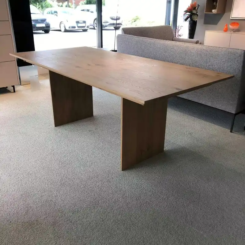 Tisch Werra Knorrige Eiche Dünne Holzwangen mit Metallkern Synchronauszug Schnäppchen