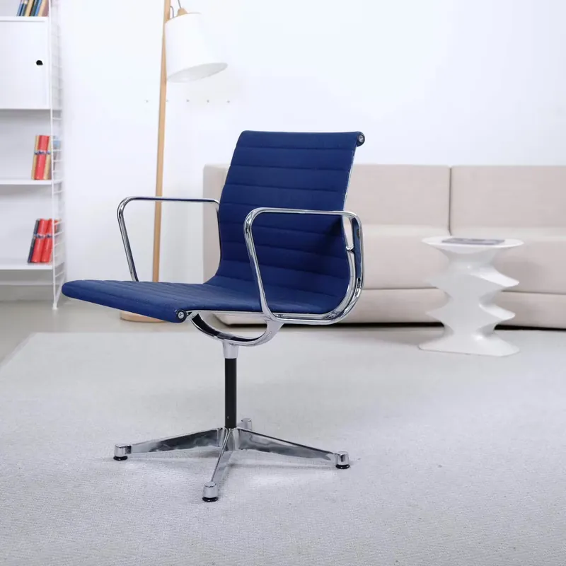 Aluminium Chair EA 107 Stoff Blau Untergestell Aluminium Verchromt Preisknaller