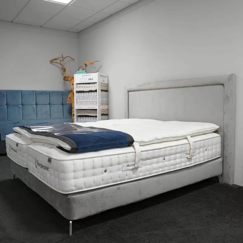 Bestpreis Boxspringbett Derwent Bezug Plush Light Grey Füße Lena Schwarz