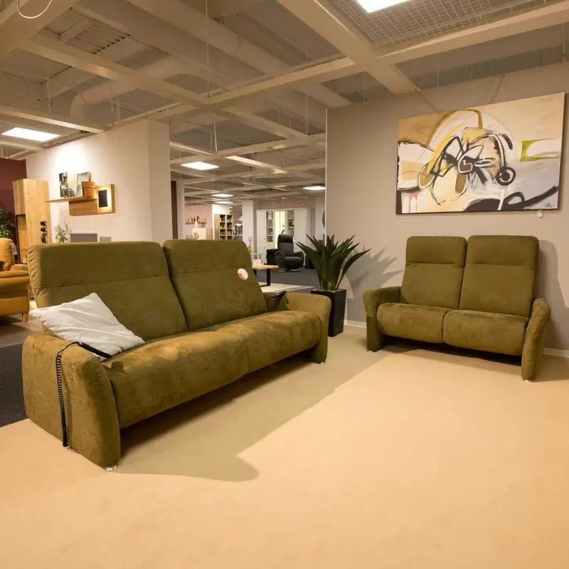 Sonderaktion Polstergarnitur Mykon 435 Stoff Kano Zeder Grün Alufuß Chrom 2 Sofas