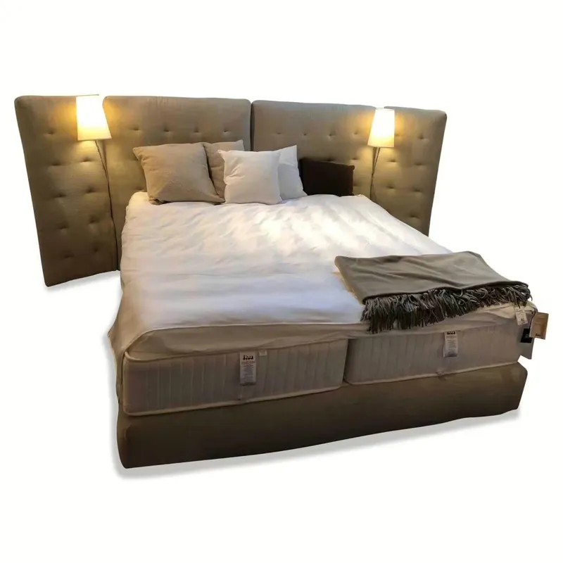 Boxspringbett Angle Stoff Sabbia Grau Beige mit 2 Matratzen, 2 Leuchten und Topper Schneller Versand