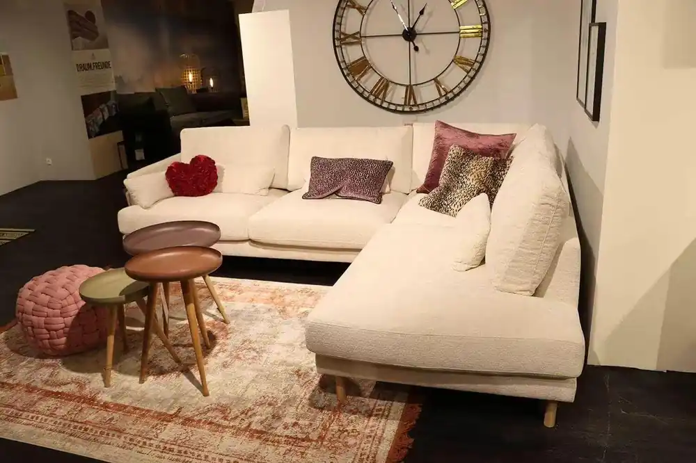 Ecksofa Yorin Stoff Alis Creme Holzfuß Eiche Weiß Geölt Knallerangebot