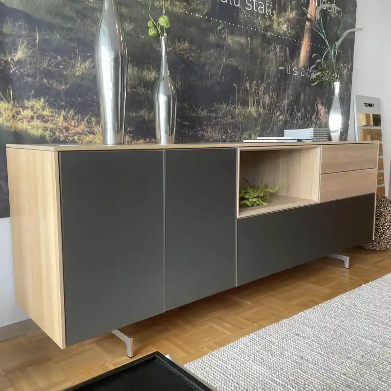 Sideboard Filigno Eiche Weiß Geölt auf Kufengestell Glasfront Stahl Matt Solange Der Vorrat Reicht