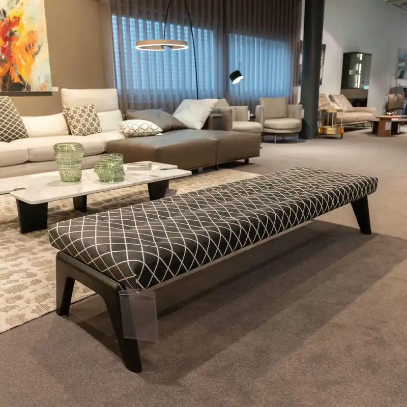 Bank Kirk Stoff Ohara Col 03 Cenere Kat. H Gestell Massive Esche Halbglänzend in Mokka Lackiert Sonderangebot