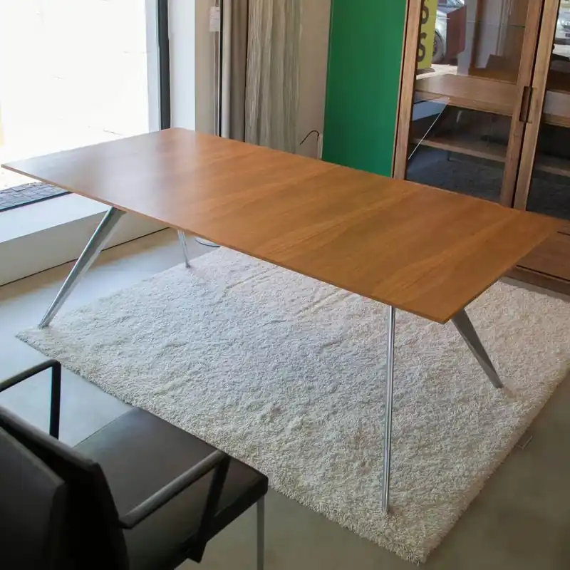 Tisch Oxford Nussbaum Furniert Gestell Aluminium Poliert Jetzt Kaufen
