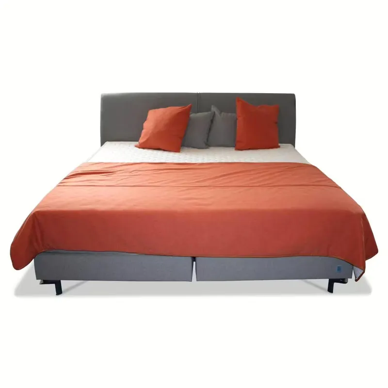 Boxspringbett EM M400 mit Kissen und Plaid Begrenztes Angebot
