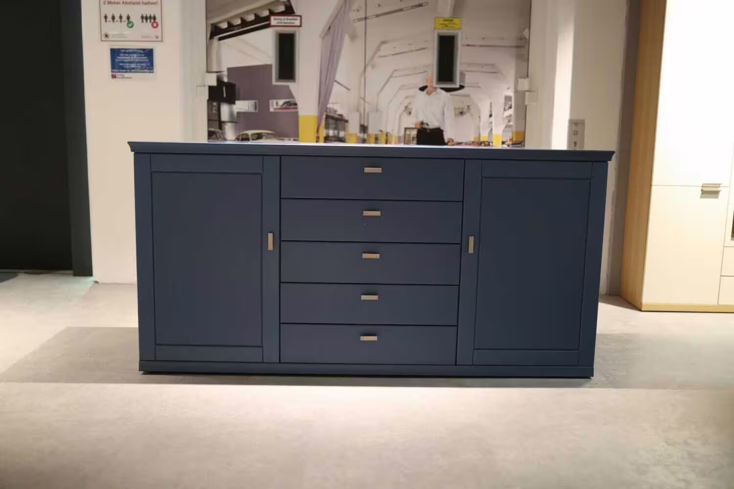 Sideboard Korsika 52824 Korpus Front Lack Lago 2104 Griff G5 Korsika Aktuell