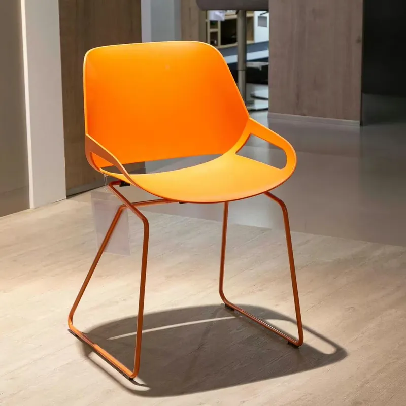 Must-Have Stuhl Numo 1 Sitzschale Kunststoff Orange Gestell Orange
