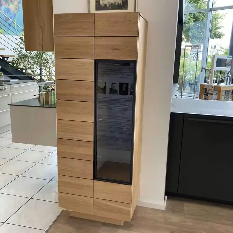 Vitrine V-Montana Wildeiche mit Glasrückwand und Beleuchtung Nur Heute