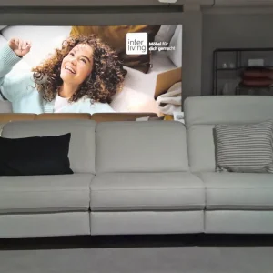 Interliving Sofa mit motorischer Relaxfunktion in Stoff Echt