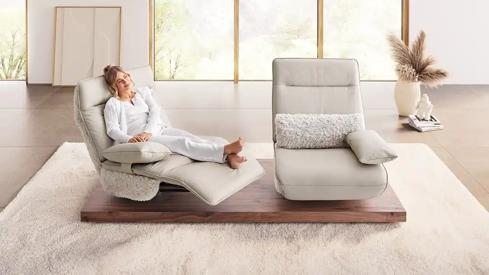 Saisonangebot Koinor Designersofa Rhea mit motorischer Relaxfunktion und Herz-Waage in Leder-Fellstoff-Mix